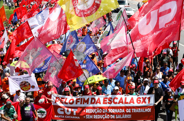 Maioria dos brasileiros quer o fim da escala 6x1, confirma pesquisa Quaest