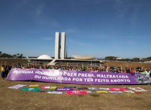 Movimentos feministas ocupam o Congresso pela vida das mulheres e meninas