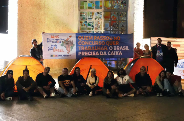 Sindicato e aprovados no concurso da Caixa acampam por convocação e cadastro reserva