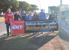 CUT-DF e sindicatos realizam ato em frente ao Banco Central contra taxa de juros