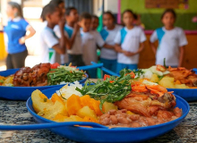 Bolsonaristas tentam desfigurar programa de alimentação escolar, e sociedade reage