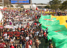 Mais de 40 mil pessoas vão às ruas pelo Fora Bolsonaro, em Brasília