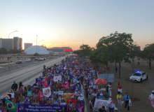 Mulheres marcham em Brasília em retorno histórico da Conferência Nacional